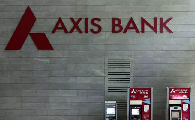 Axis Bank Offers 10 15 Percent Off On Flipkart Amazon - Sakshi