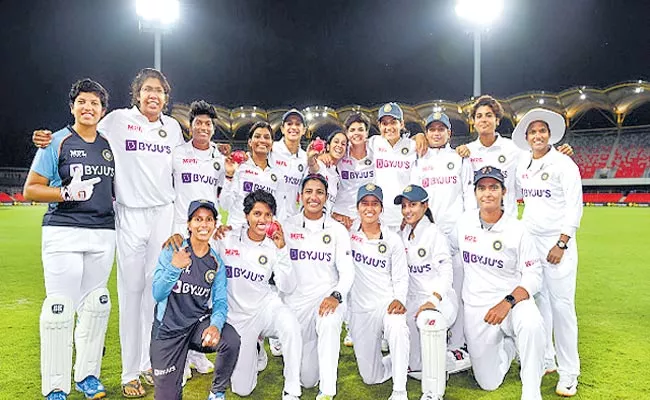 Ind W Vs Aus W: Pink Ball Test Draw Player Of The Match Smriti Mandhana - Sakshi