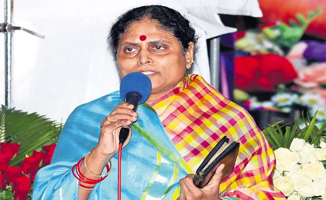 YS Vijayamma at the first death anniversary of Dr EC Gangireddy - Sakshi