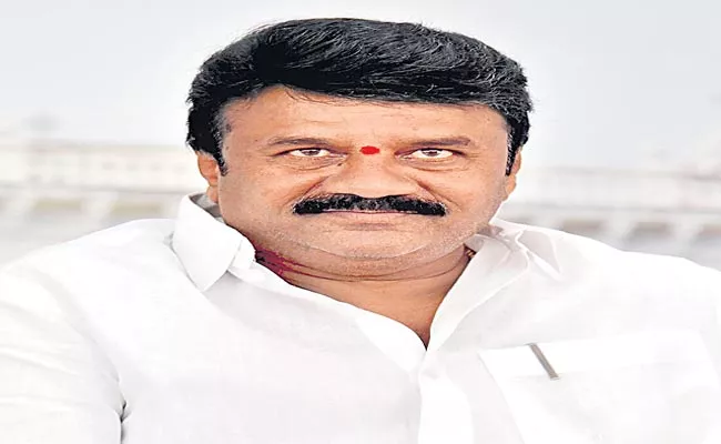 Free milk by Telangana Vijaya Dairy: Talasani Srinivas Yadav - Sakshi