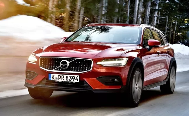 Volvo recalls 460000 cars worldwide after airbag rupture fatality - Sakshi