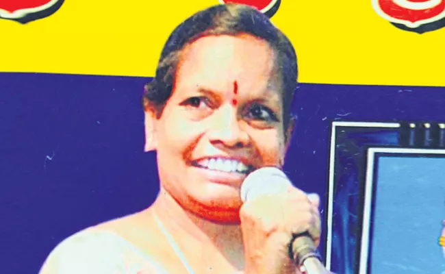 Hari Katha Artist T Radha Brindavani Passed Away At Tenali - Sakshi