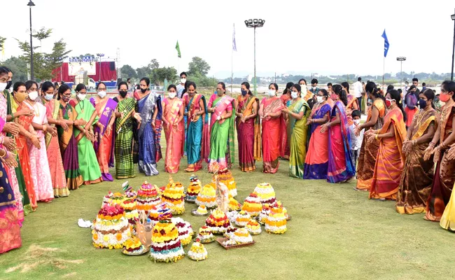 Bathukamma Festival Starts From Wednesday, History of Bathukamma - Sakshi