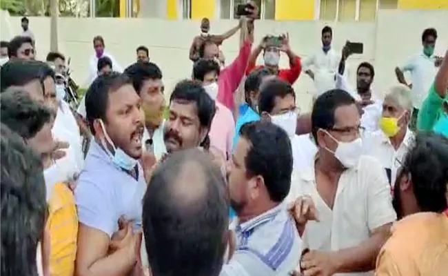 Kakinada Boat Accident Boat Owners Stormed the TDP Office - Sakshi