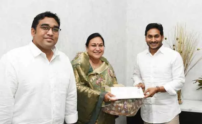 MLA Reddy Shanthi Invites CM YS Jagan to Her Daughter Wedding - Sakshi