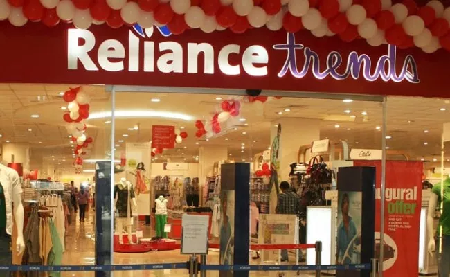 Reliance Trends organizing Selfie With Bathukamma contest in telangana - Sakshi