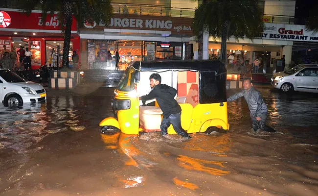 Heavy Rains Lash Hyderabad, Parts of Telangana - Sakshi