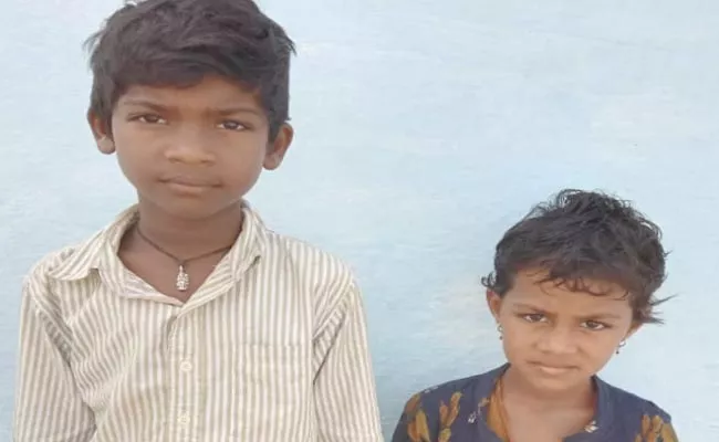 Father And Mother Deceased Children Become Orphans Sangareddy - Sakshi