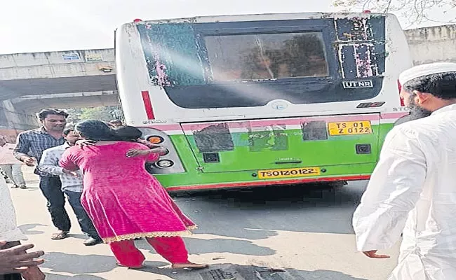 Child Died Under The Wheels While Crossing Road In Adilabad District - Sakshi