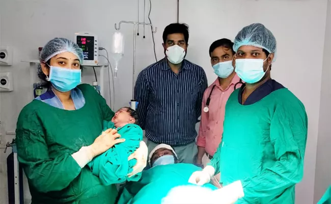 Baby Boy Born With Heavy Weight In Khammam - Sakshi