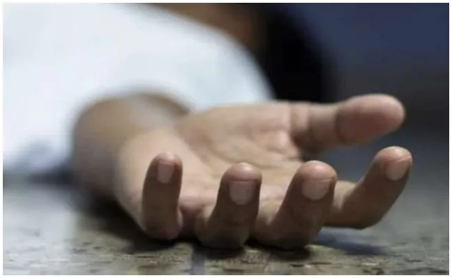 Hyderabad: Man Ends His Life Over Father Deceased - Sakshi