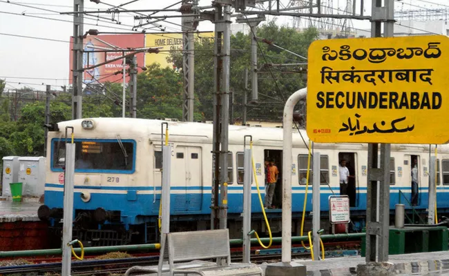 Shock Parking Charges At Secundrabad Railway Station - Sakshi