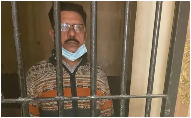 Lucknow: Govt Officer Molests Woman Contractual Employee Video Viral - Sakshi