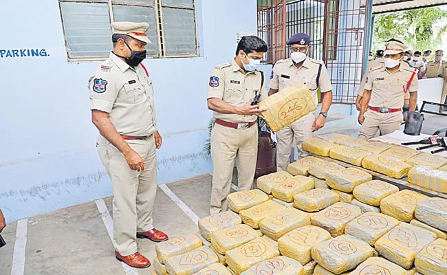 Ganja Worth Rs 1. 42 Crore Seized Two People Arrested In Khammam - Sakshi