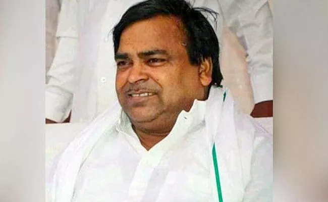 UP EX Minister Gayatri Prajapati Gets jail For Life In Molestation Case - Sakshi