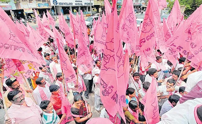 Telangana TRS State Wide Dharna Over Purchase Of Grain - Sakshi