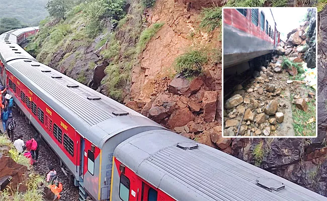 Kannur Bengaluru Express Train Derailed All Passengers Safe - Sakshi