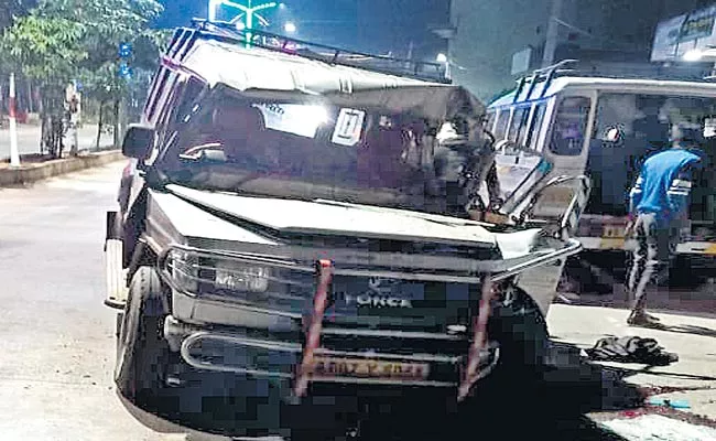 Three People Were Died Jeep Hits With Parked Lorry In Nalgonda - Sakshi