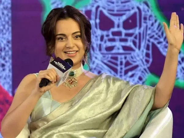 Kangana Ranuat Offers To Return Her Padma Shri Award - Sakshi