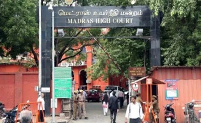 200 Madras High Court Advocates Oppose Chief Justice Sanjib Banerjee Transfer - Sakshi