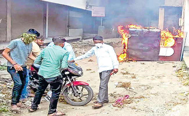 Four-day curfew in Amravati, internet shut down - Sakshi