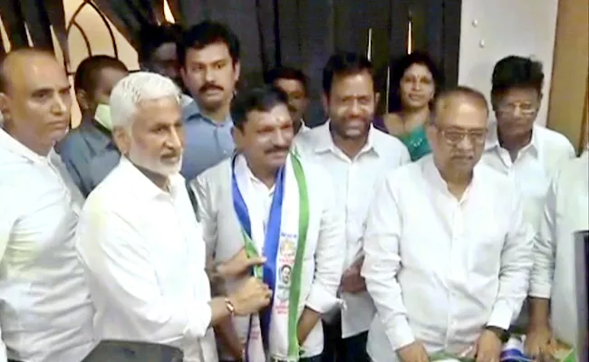 Few TDP And BJP Leaders Join YSRCP In Presence Of Vijayasai Reddy - Sakshi