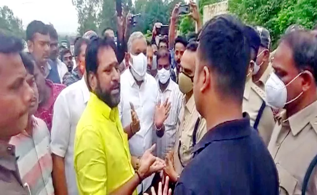 TDP Leaders And Amaranath Reddy Rude Behaviour With Police At Kuppam - Sakshi