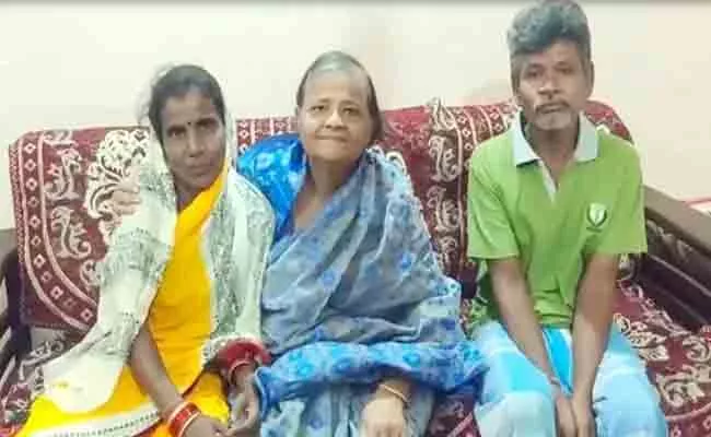 Woman Transfers ​​​​Her Property Worth Rs 1 Crore To Rickshaw Puller Odisha - Sakshi