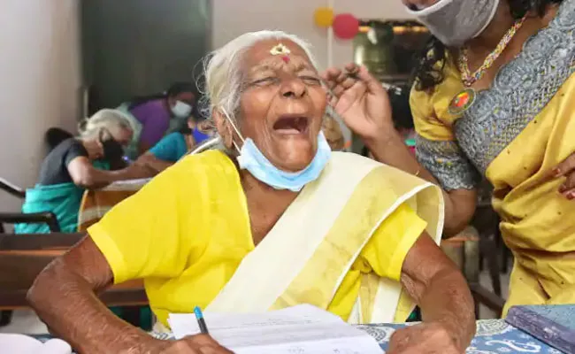 Viral News 104 Old Keral Woman Has Scored 89 Marks Out Of 100 In Literacy Exam - Sakshi