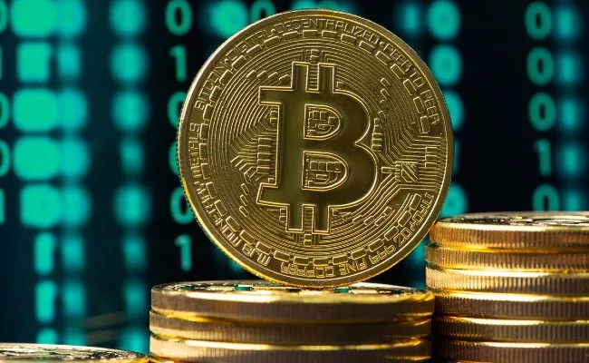 Bitcoin Price Falls From Record Highs To Under 60000 Dollars - Sakshi