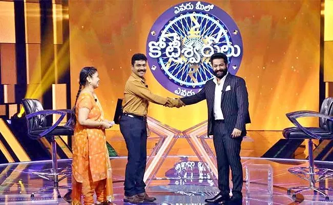 Evaru Meelo Koteeswarulu to crown its first crorepati Raja Ravindra - Sakshi