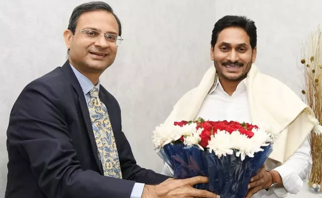 REC CMD Sanjay Malhotra Meets CM Jagan At Tadepalli - Sakshi