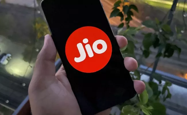 Jio Tops 4G Chart in download speed in October TRAI Report - Sakshi