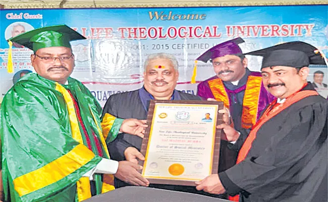 Doctorate to writer Sai Madhav Burra - Sakshi