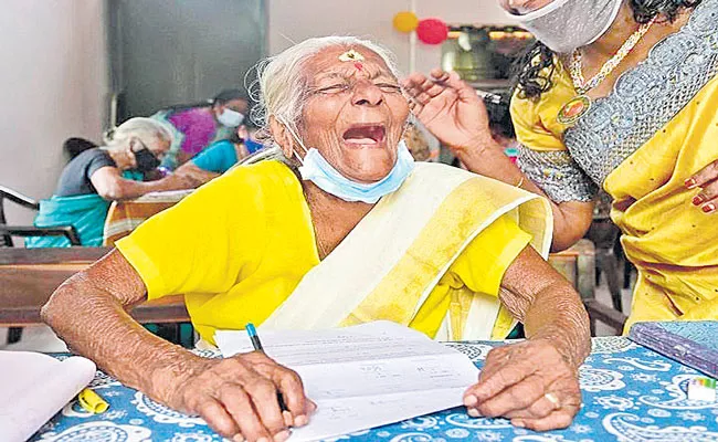 104-year-old Kuttiyamma Scores 89percent In Kerala Basic Literacy Exam - Sakshi