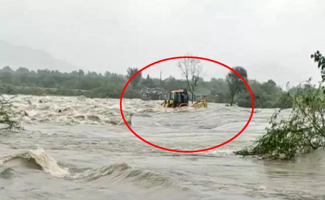 Heavy Rains In Ap Flood Alert For Anantapur - Sakshi