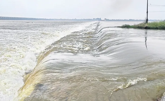 Heavy rains forecast in south coastal and Rayalaseema - Sakshi