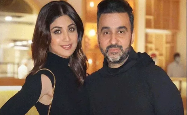 Shilpa Shetty Husband Raj Kundra Deletes Twitter Instagram Accounts - Sakshi