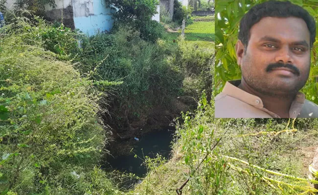 Man Died After Heard Police Siron, Ran And Fell Into Well In Jammikunta - Sakshi