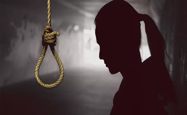 Hyderabad: Woman Commits Suicide Due To Mentally disturbed - Sakshi