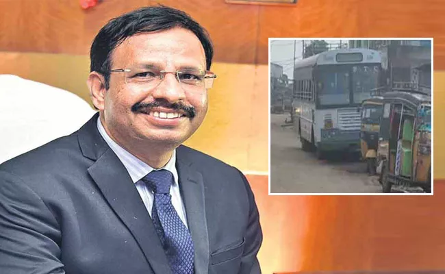 TSRTC MD Sajjanar Responds on Passenger Tweet - Sakshi