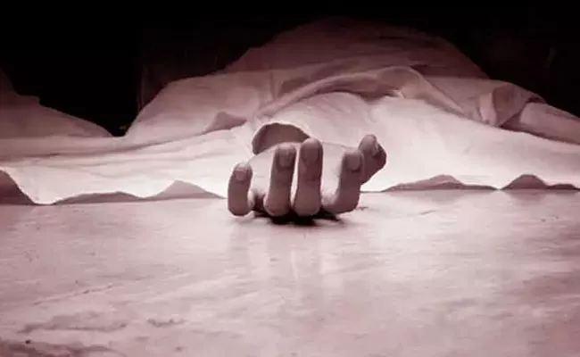 Hyderabad Jawahar Nagar Man Commits Suicide Due To Financial Crisis - Sakshi