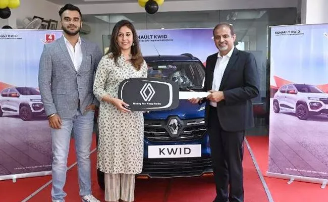 Renault Kwid achieves 4 lakh sales milestone in India in six years of launch - Sakshi