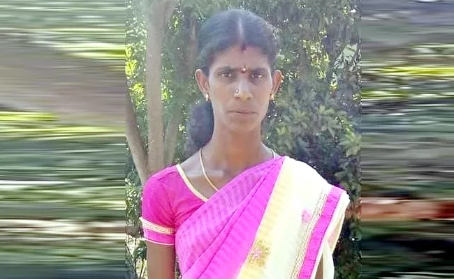 Woman Deceased In Front Of Husband And Children Srikakulam - Sakshi