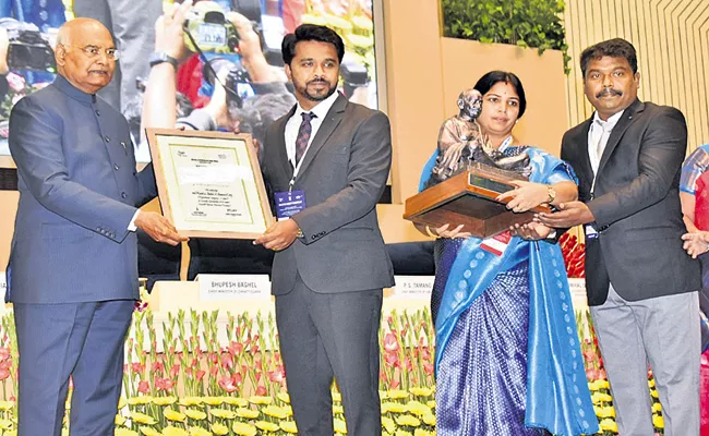 Ap Receives National Level Swachh Bharat Award By President - Sakshi