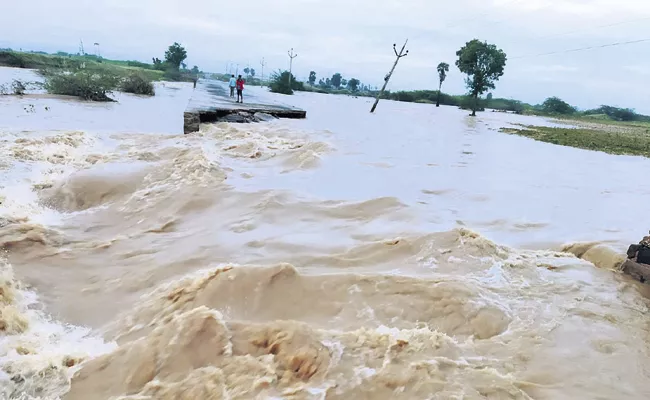 Huge Floods With Heavy Rains In Andhra Pradesh - Sakshi