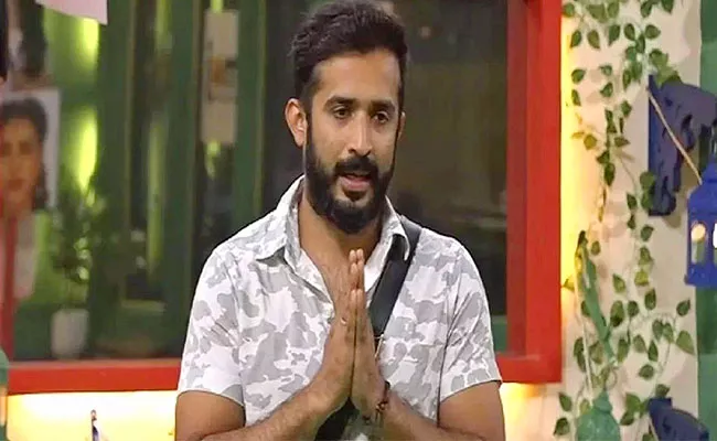 Netizens Troll Bigg Boss Contestant Anchor Ravi Family With Fake Accounts, Deets Inside - Sakshi