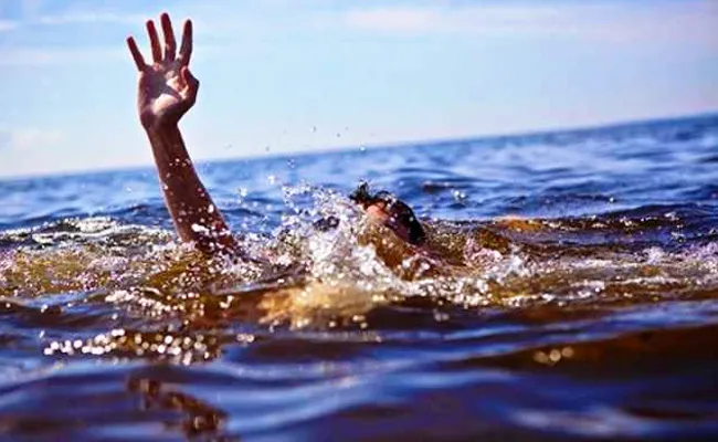 Engineering Student Deceased Due To Drowns In Sea Srikakulam - Sakshi