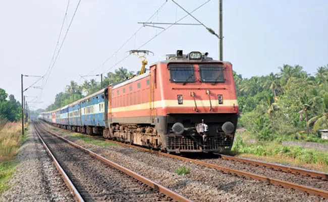 Train Stopped When Gateman Fell Sleep After Drinking Alcohol In Kurnool Dstrict - Sakshi