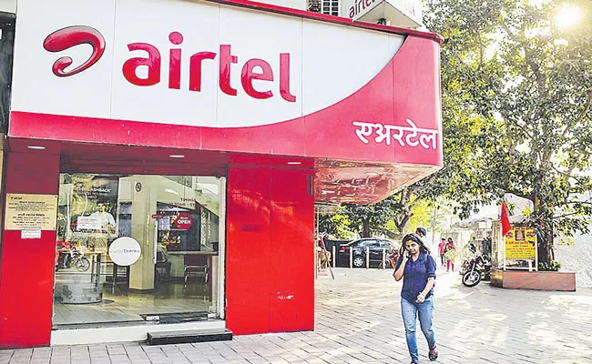 Airtel increases prepaid mobile tariffs - Sakshi